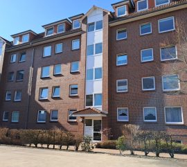 ! RESERVIERT! Renovierte 1 1/2- Zimmerwohnung mit großem Balkon