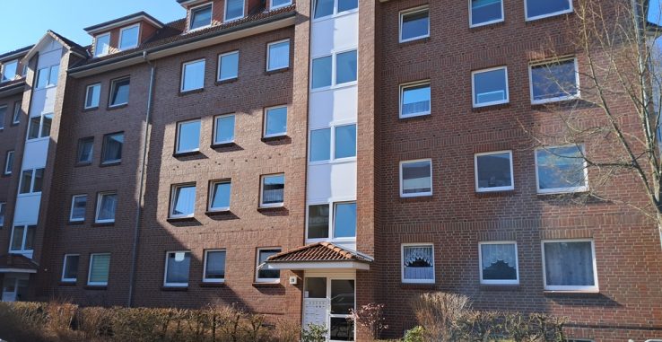 ! RESERVIERT! Renovierte 1 1/2- Zimmerwohnung mit großem Balkon