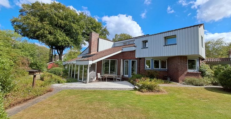 Großzügiges Architektenhaus mit separatem Baugrundstück